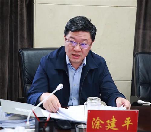 彰显省会继续，，，，，，，，我们城投人这么干！